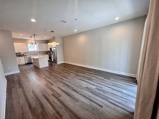 Building Photo - 1302 W Carmen St