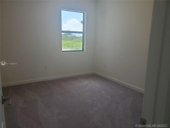 Building Photo - 11036 W 35th Way