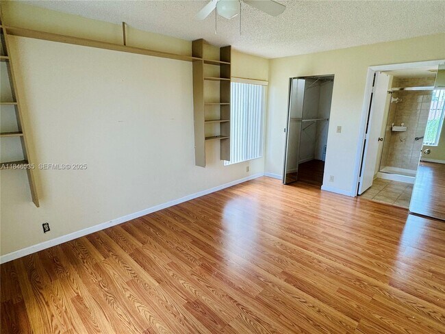 Building Photo - 806 Sky Pine Way