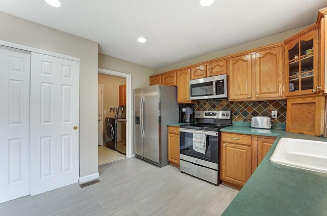 Building Photo - 6377 Willow Ln