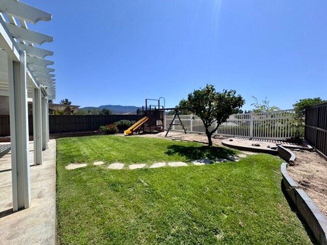 Building Photo - Beautiful 4 Bedroom + Office Home for Lease