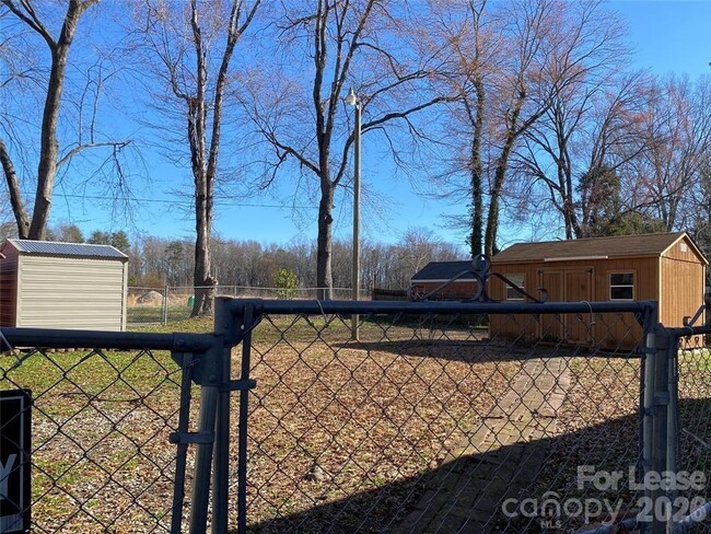 Building Photo - 960 Fairmont Ave