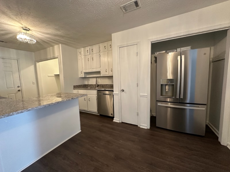Building Photo - 5170-5172 Ridge Forest Dr
