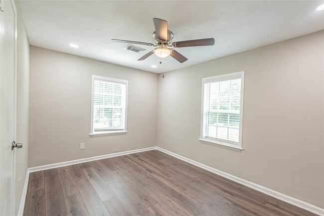 Building Photo - 2110 N Galveston Ave