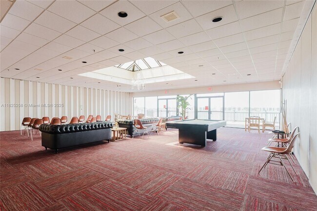 Building Photo - 110 Lake Emerald Dr