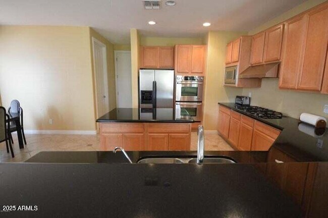 Building Photo - 857 W Glenmere Dr