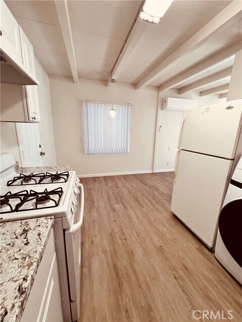 Building Photo - 635 Palm Dr