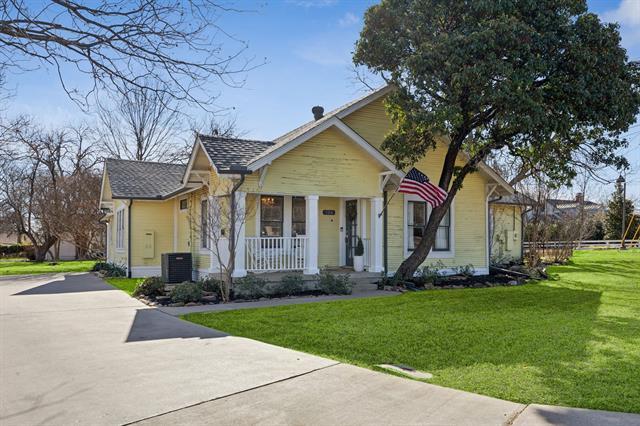 Building Photo - 704 Williams St