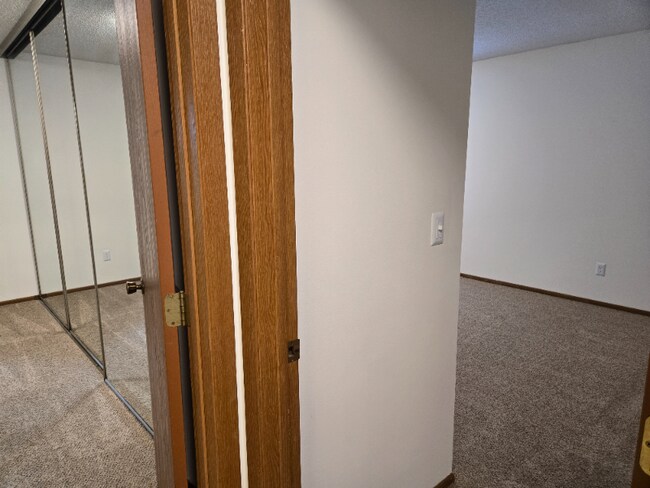 Building Photo - 6471 Hummingbird Ln