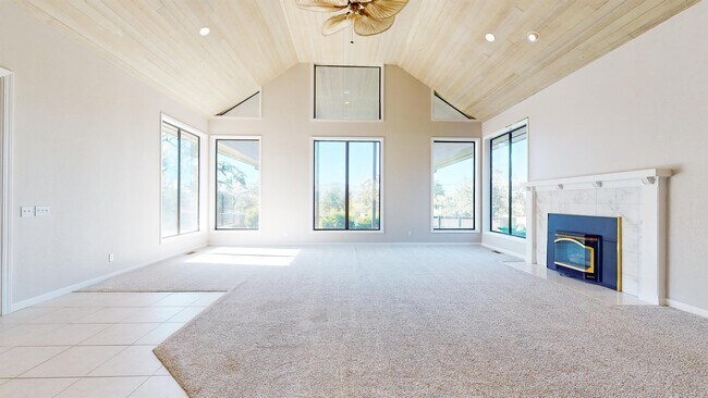 Building Photo - 9168 Eastside Rd