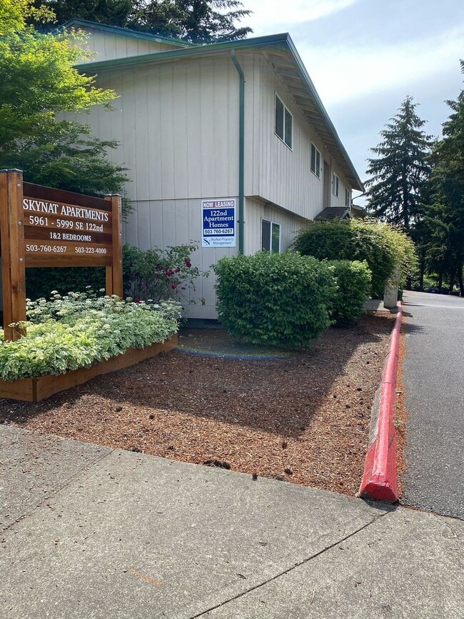 Building Photo - *!~!* WoW *!~!* Absolutely STUNNING Pet Friendly Remodeled 2 Bed Apt. *!~!* wOw *!~!*