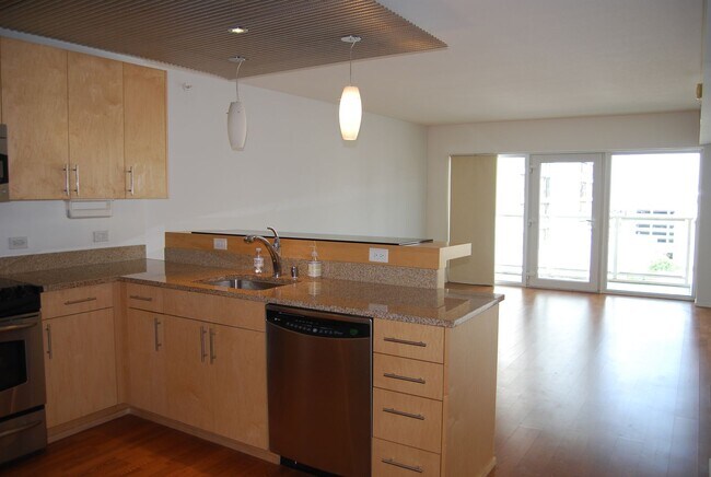 Building Photo - 1 BR 1 BA Condo in The Montage