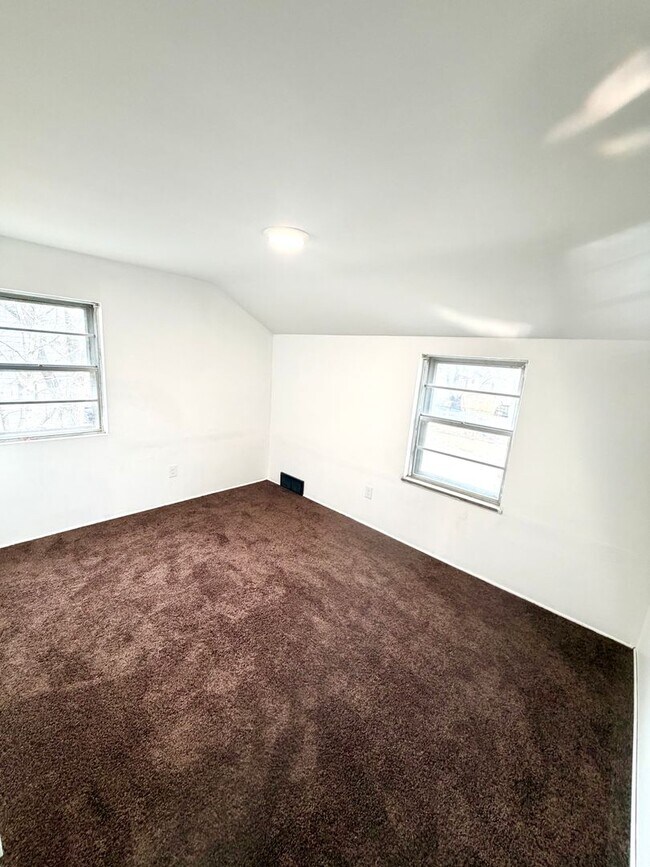 Building Photo - Fully Renovated 3-Bedroom Home in Flint!