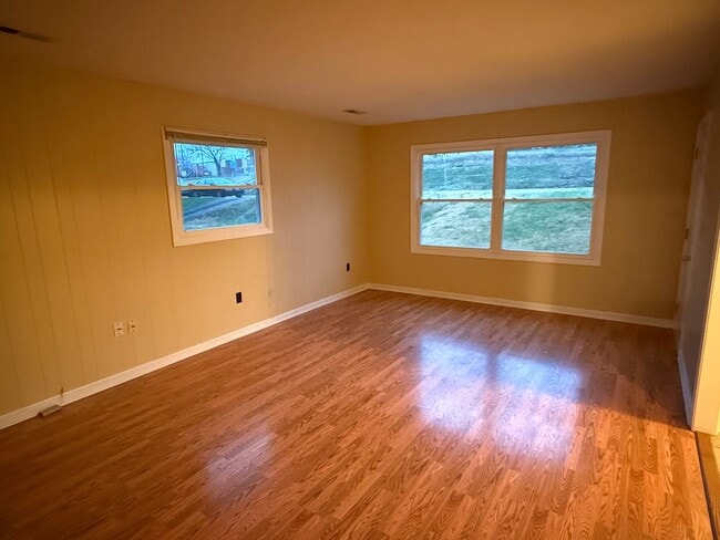 Building Photo - Updated 4BR Home with Finished Basement & Level Yard