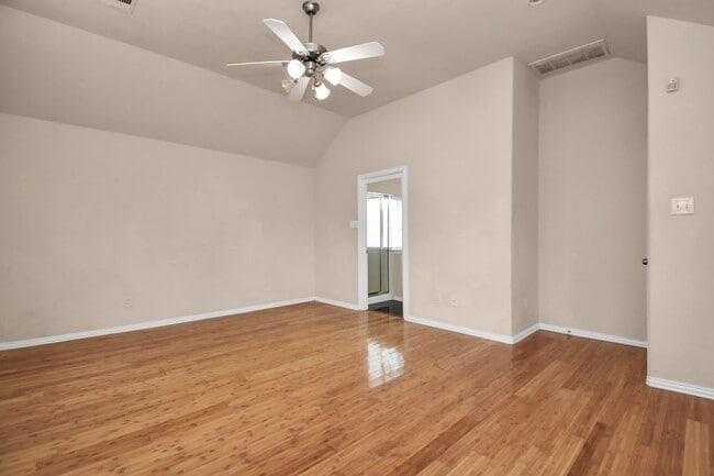 Building Photo - 5206 Laura Lee Ln