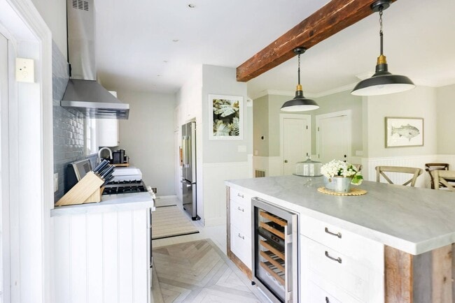 Building Photo - 29 Meadows E