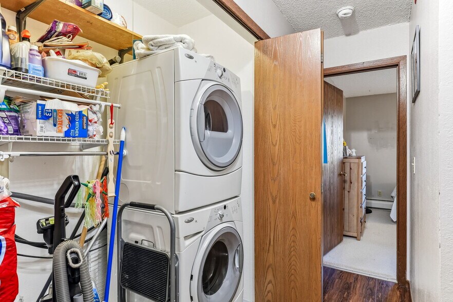 Building Photo - 3850 Plymouth Blvd