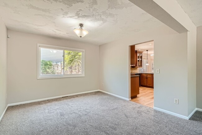 Building Photo - Stunning Home by Arapahoe Lake