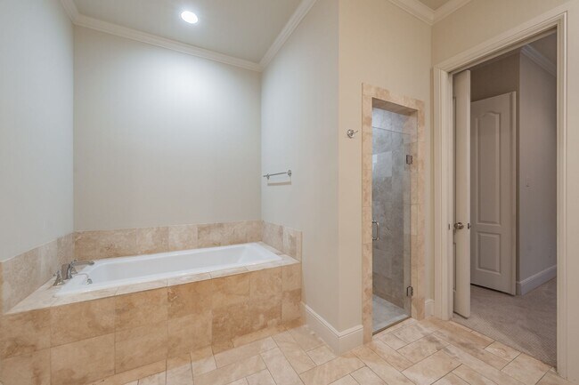 Building Photo - Beautiful Monticello Town Home!!!