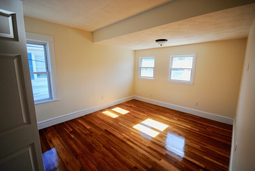 Building Photo - 15 Taylor St