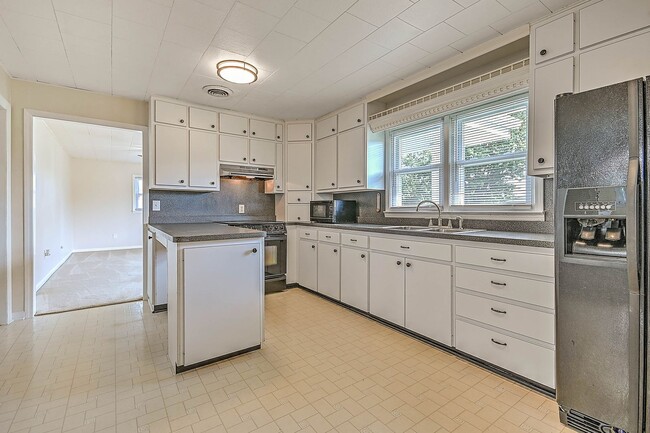 Building Photo - 135 Hixon Cir