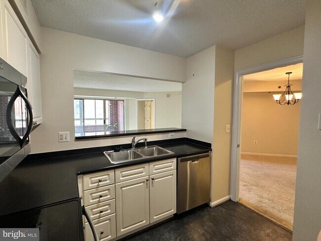 Building Photo - 2181 Jamieson Ave