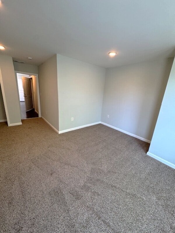 Building Photo - 2402 Lakeview Ave
