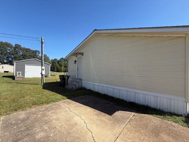 Building Photo - 3 Bed 2 Bath in Almo