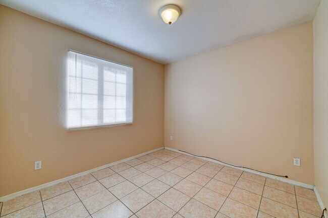 Building Photo - 102 Adams St