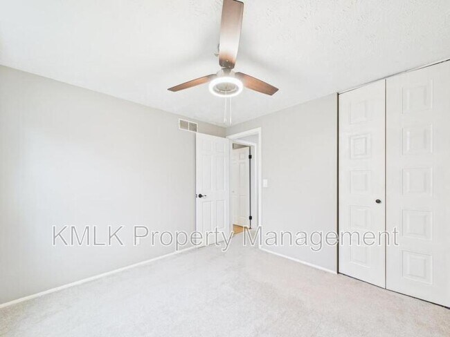 Building Photo - 874 Pleasant St