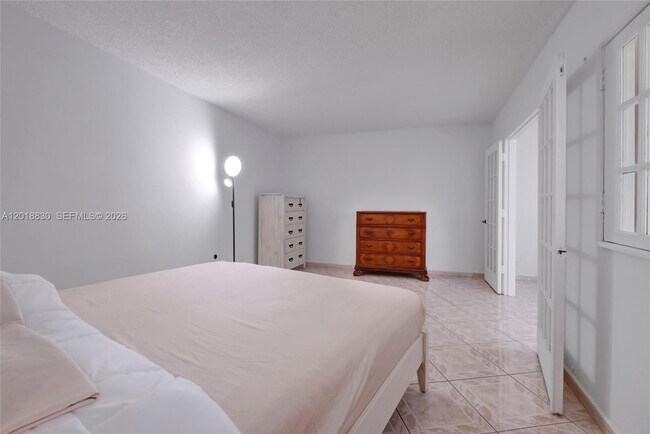 Building Photo - 5401 Collins Ave