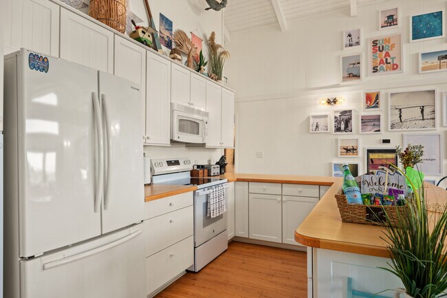 Building Photo - 39312 Angelfish Rd