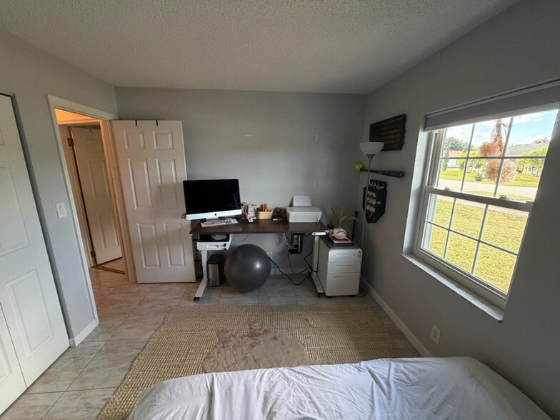 Building Photo - 8110 Rose Marie Ave E