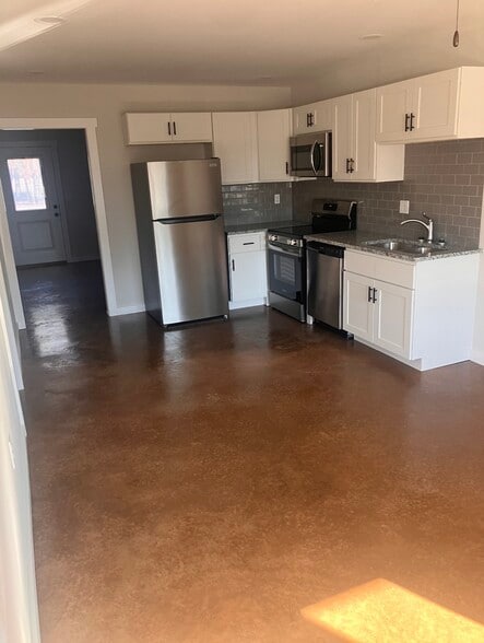 Kitchen - 1305 Roberson St