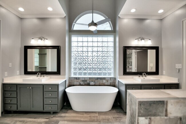 Building Photo - 6615 Butler Oaks Ct