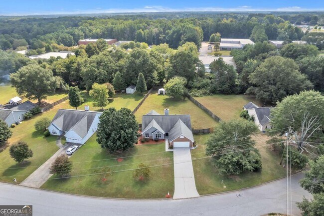 Building Photo - 250 Meadow View Dr