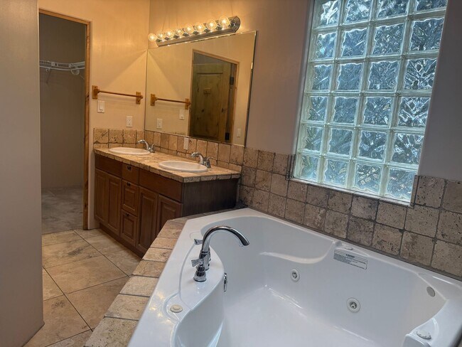 Building Photo - 54 Encantado Loop