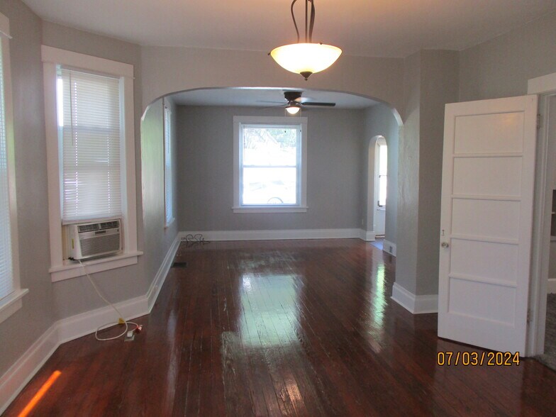 Building Photo - 2122 Foye St