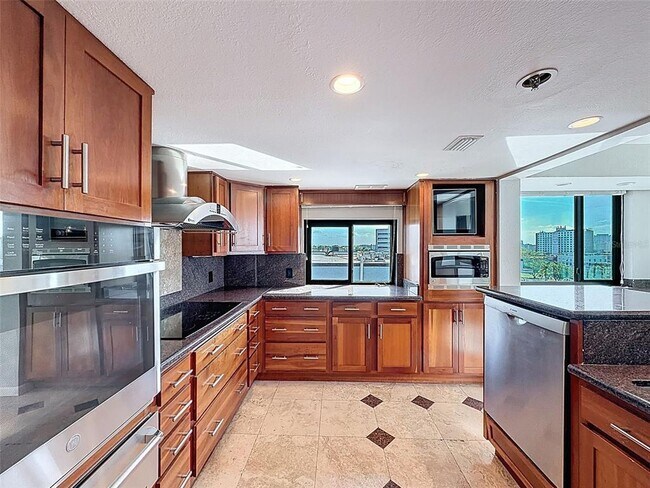 Building Photo - 201 W Laurel St