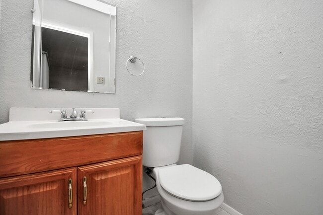 Building Photo - 707 S Franklin Ave