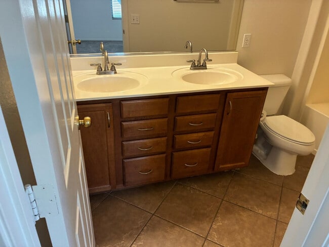 Building Photo - 9646 N 82nd Glen