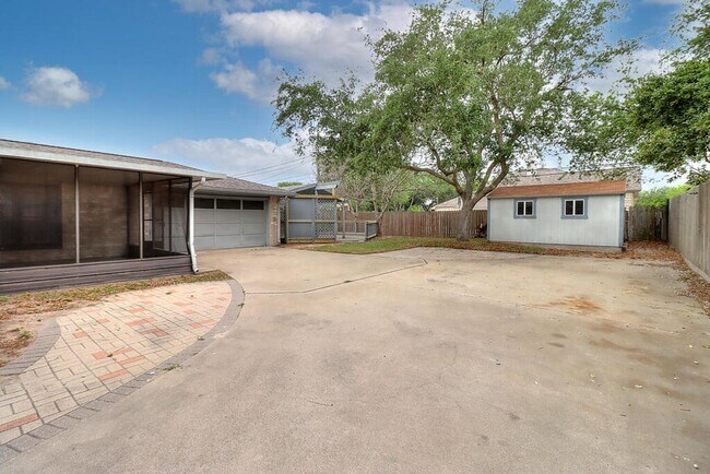 Building Photo - 3121 Seafoam Dr