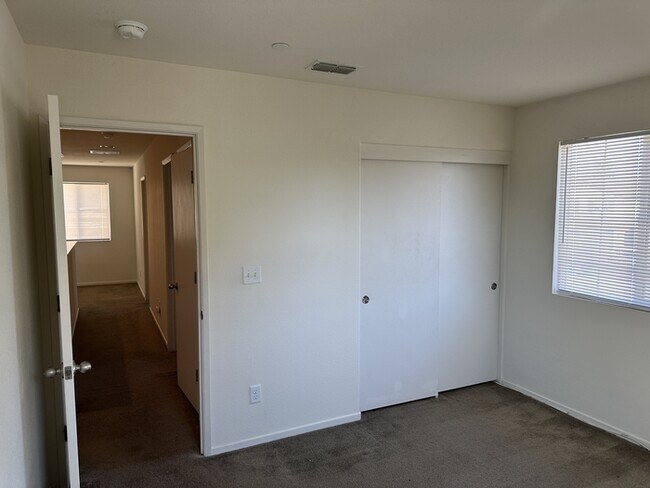 Building Photo - Stockton 4 Bedroom 2.5 Bathroom Home.