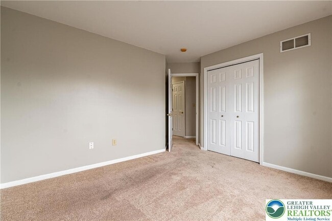 Building Photo - 11 Cobblestone Dr