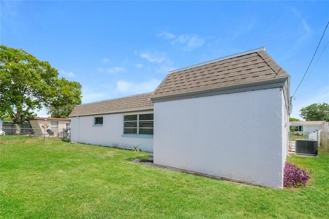 Building Photo - 5127 Reseda Dr