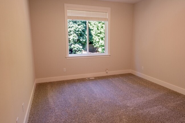 Building Photo - 5Bd/4.25Ba Kirkland House