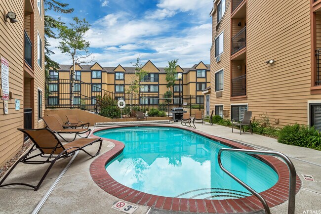 Building Photo - Prospector