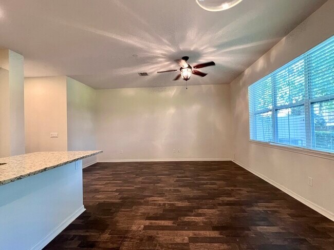 Building Photo - Gorgeous 3 bedroom, 2½ bath, 2 STORY townhome