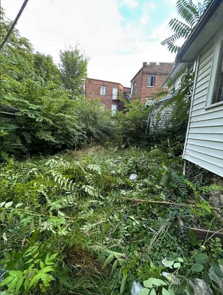 Building Photo - 466 Allwen Dr