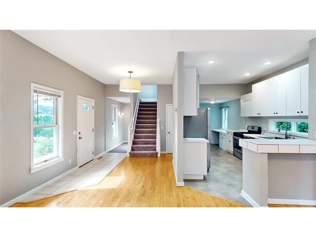 Building Photo - 520 Hanlon Ave